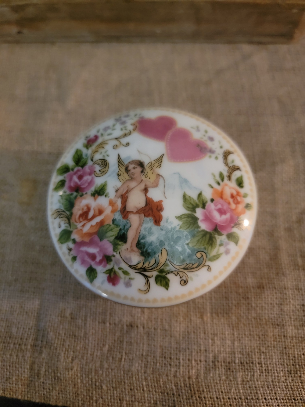Vintage 1986 Royal Yarmouth Fine Porcelain Music Box – "Romeo & Juliet" Cherub &